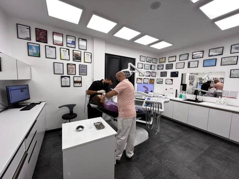 כתרי זירקוניה בגאורגיה - המרפאה