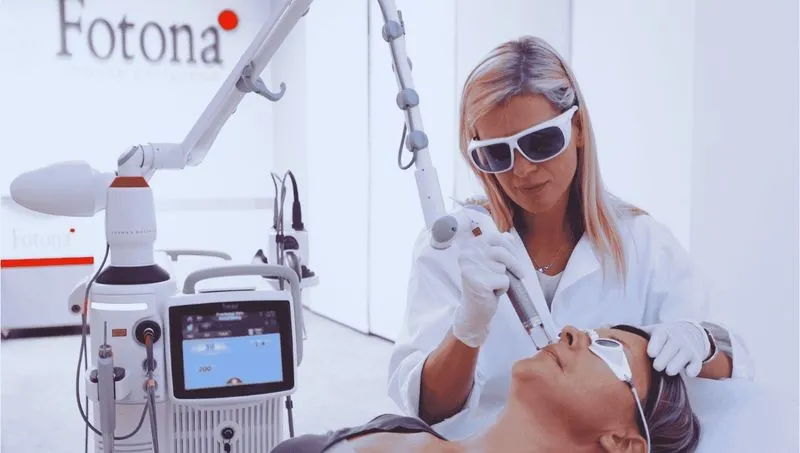 מתיחת פנים בלייזר בפוטונה 4D